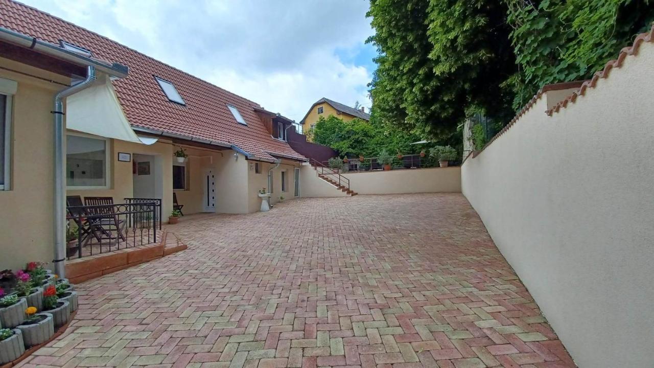 Milla Apartmanok Eger Exterior foto